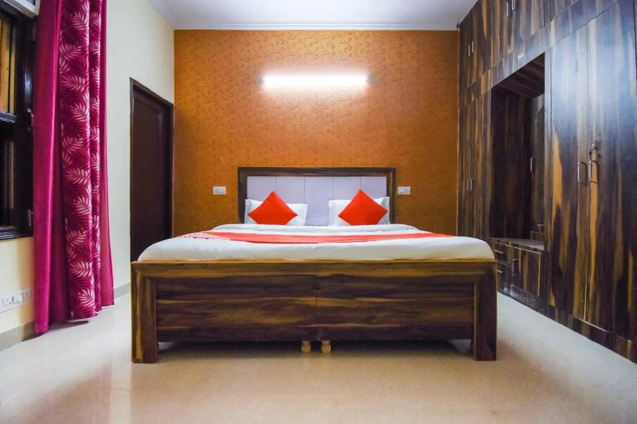 Super Oyo Flagship Apple Green Hotel Zirakpur India