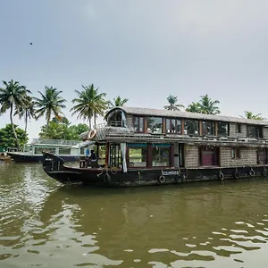 Hotel Oyo 23434 Royal Palace 4bhk Premium Houseboat ***